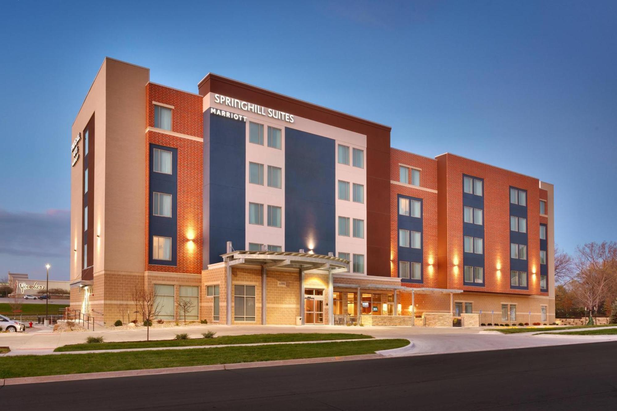 Springhill Suites By Marriott Coralville Exterior photo